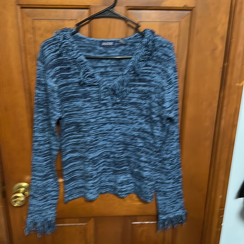 Woman’s sweater size L.